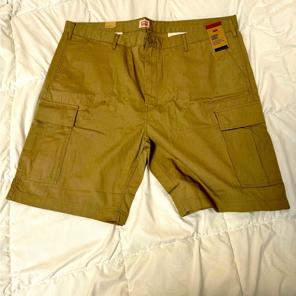 Levi cargo shorts